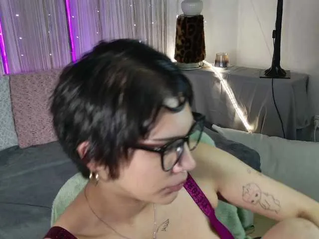 Live sex webcam photo for LoraShines #292191007