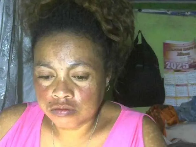 Live sex webcam photo for LorahXVane #291073246