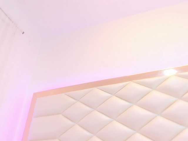 Live sex webcam photo for LoraineRios #276662095