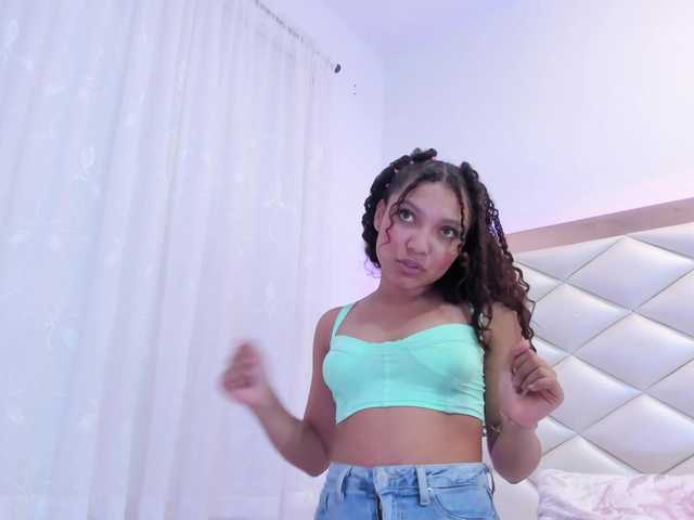 Live sex webcam photo for LoraineRios #276791771