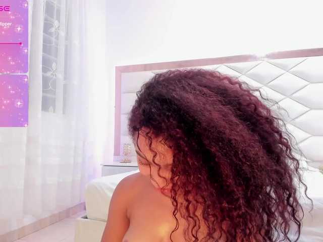 Live sex webcam photo for LoraineRios #276971931