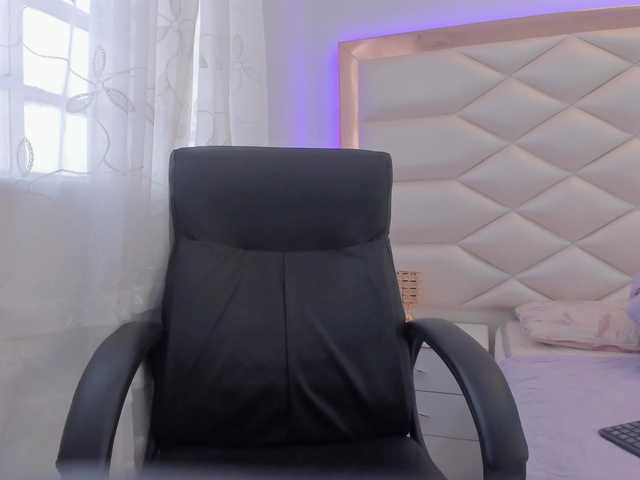 Live sex webcam photo for LoraineRios #277216552