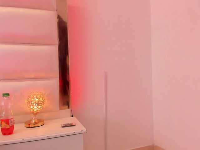 Live sex webcam photo for LoraineRios #277263979