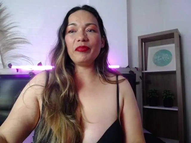 Live sex webcam photo for Lorainne-Love #278126917