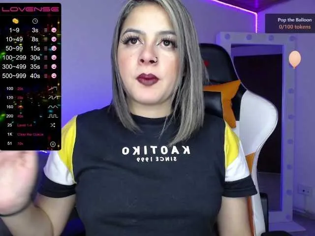 Live sex webcam photo for Loregirl69 #272106877