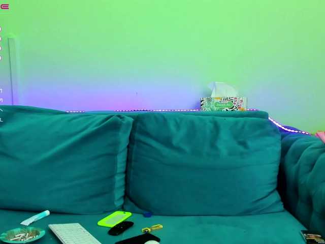 Live sex webcam photo for LorelaiKiss #275433456