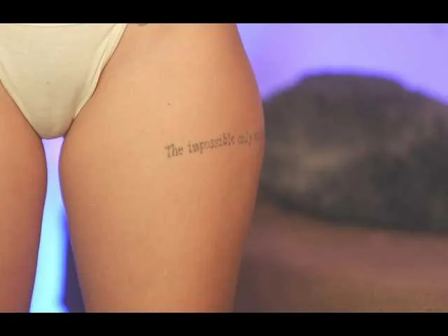 Live sex webcam photo for LorenRosse #277955112