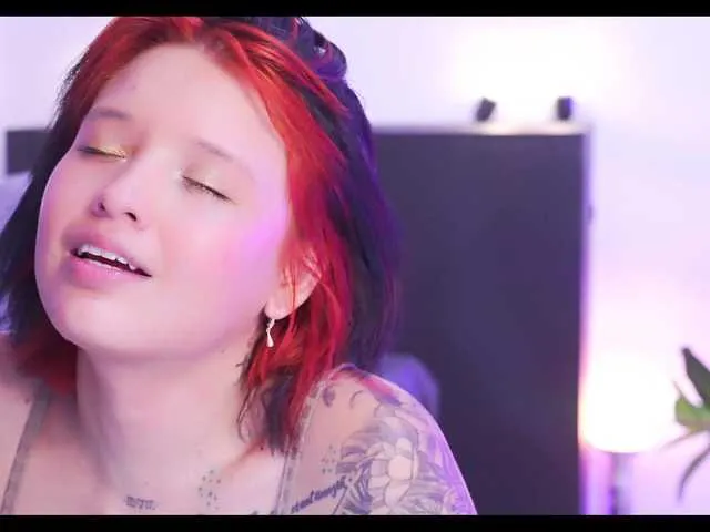 Live sex webcam photo for LorenRosse #290343563