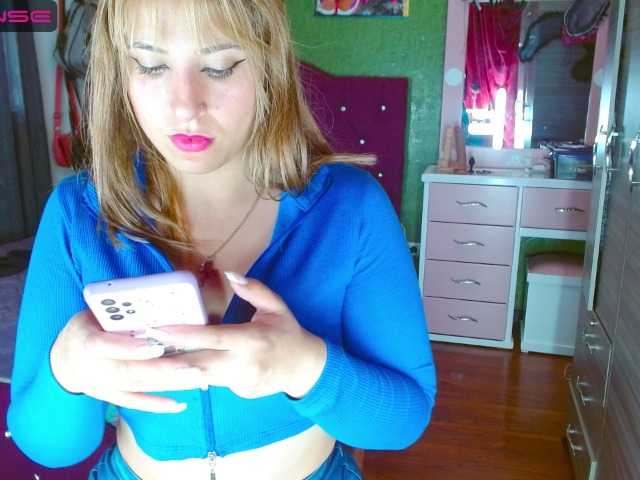 Live sex webcam photo for Lorenalyh #275526533