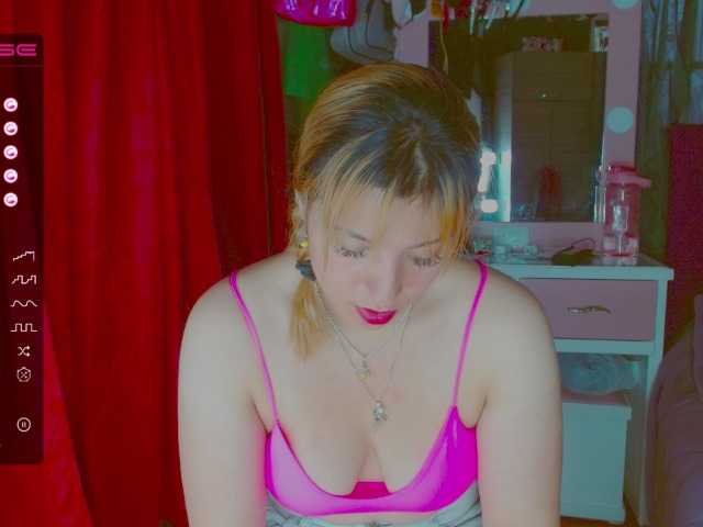 Live sex webcam photo for Lorenalyh #275982281