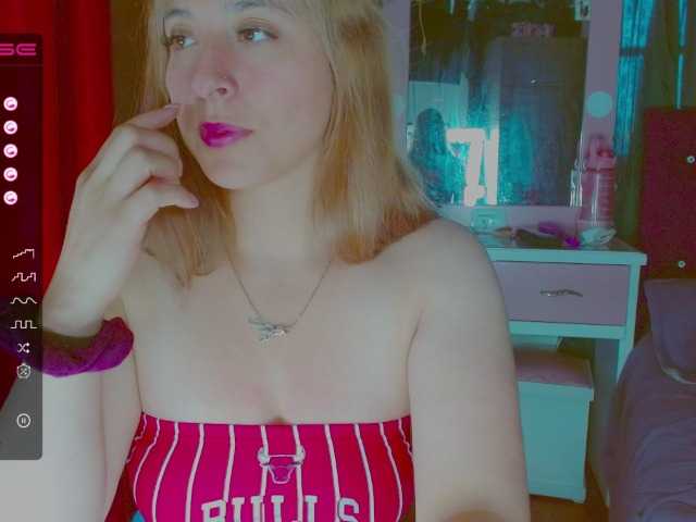 Live sex webcam photo for Lorenalyh #276049480