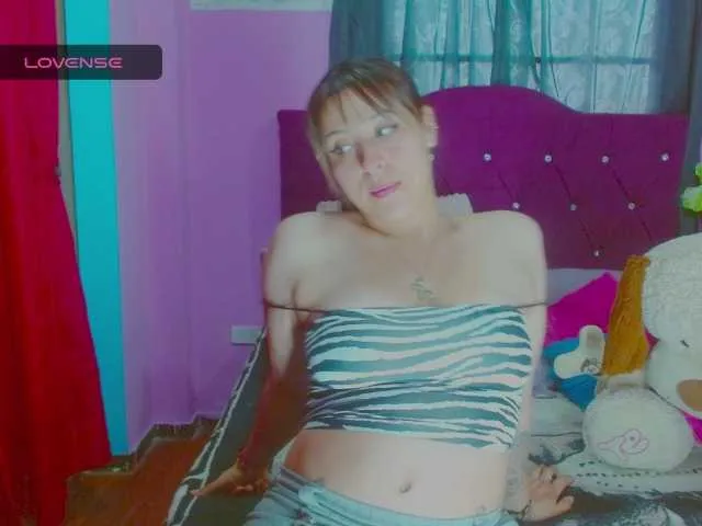 Live sex webcam photo for Lorenalyh #277090802