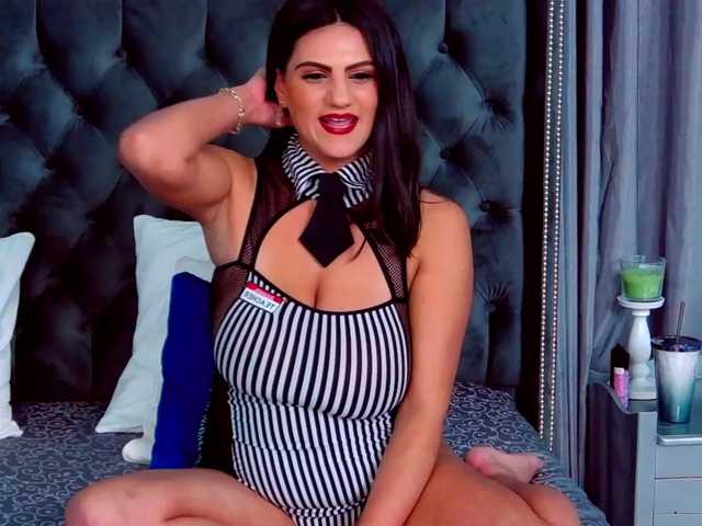 Live sex webcam photo for LorenneMays #277982397