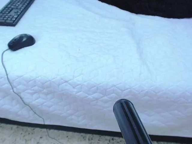 Live sex webcam photo for Lorraine-20 #272807018