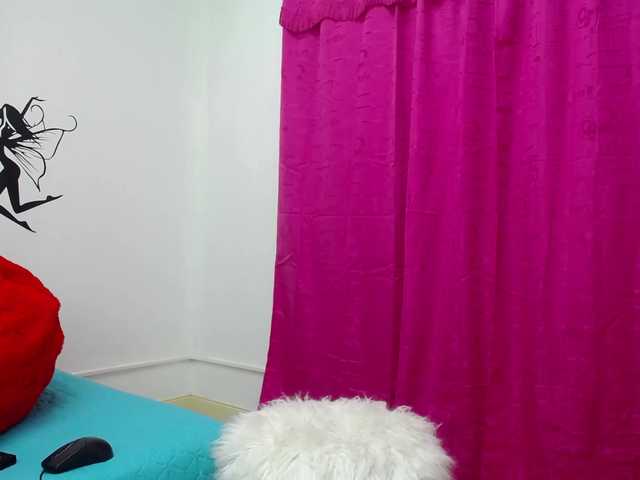 Live sex webcam photo for Lorraine-20 #273183214