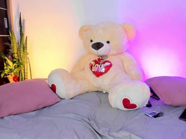 Live sex webcam photo for Lorrena01 #290885679