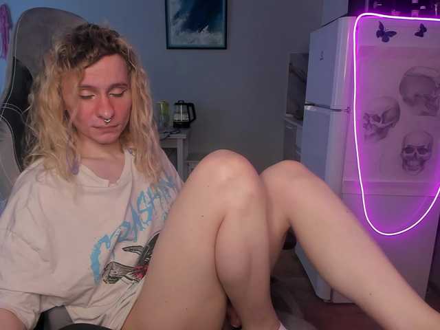 Live sex webcam photo for LoryMyaf #277601218