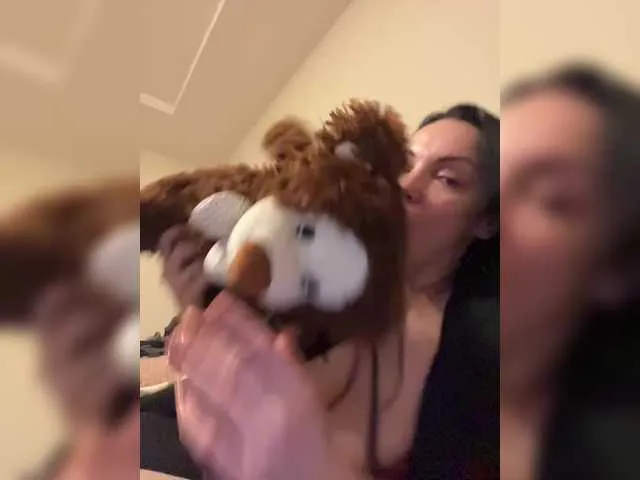 Live sex webcam photo for LouiseJenkin #290624092