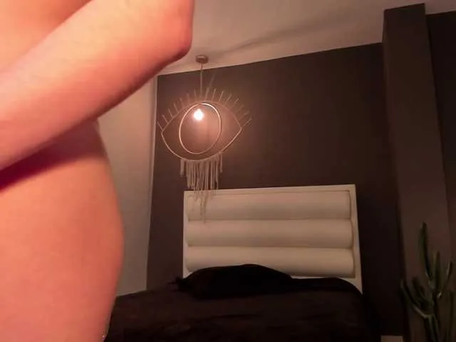 Live sex webcam photo for LourenRouge #273457792