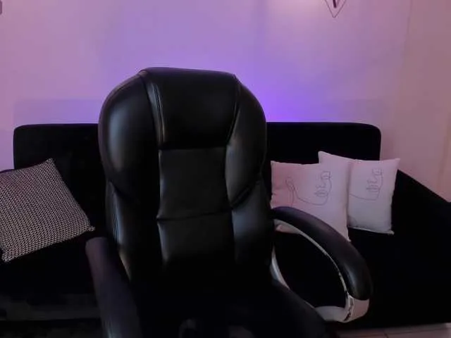 Live sex webcam photo for LourenRouge #277717600