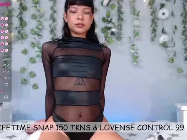 Live sex webcam photo for LousMiller #272288417