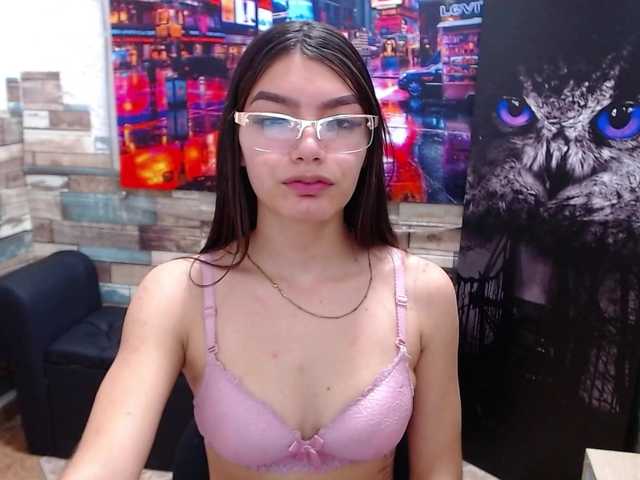 Live sex webcam photo for LousePernett #277065589