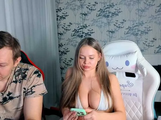 Live sex webcam photo for LoveAndSex24 #292767993