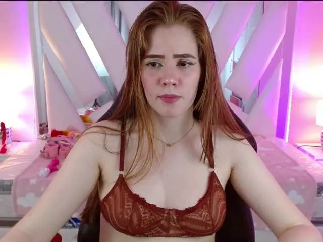 Live sex webcam photo for LoveLeahxx #272103941