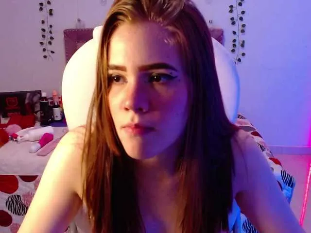Live sex webcam photo for LoveLeahxx #272658865