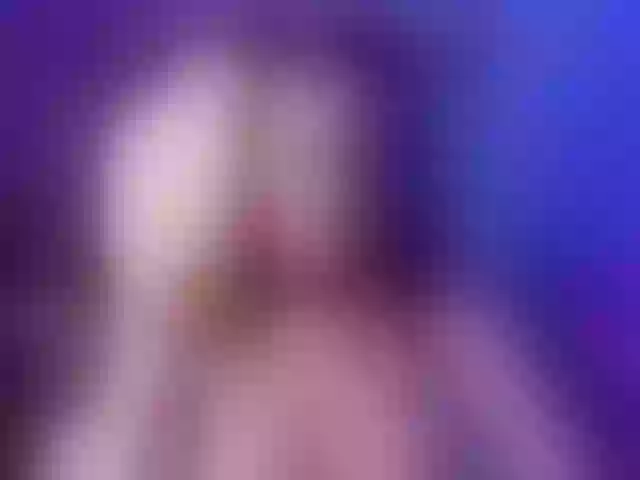 Live sex webcam photo for LoveLeahxx #272669235