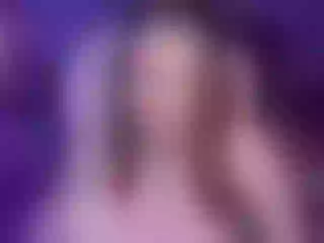 Live sex webcam photo for LoveLeahxx #272761882