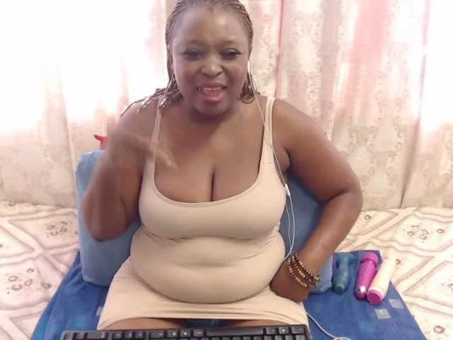 Live sex webcam photo for LoveLeeX #272171462