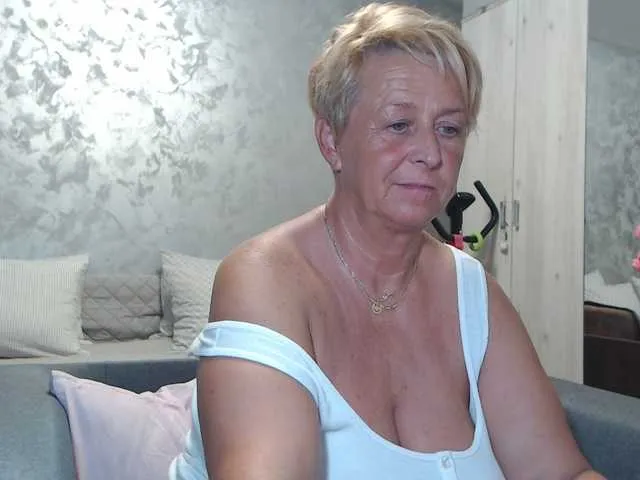 Live sex webcam photo for LovePinkLilli #291360937