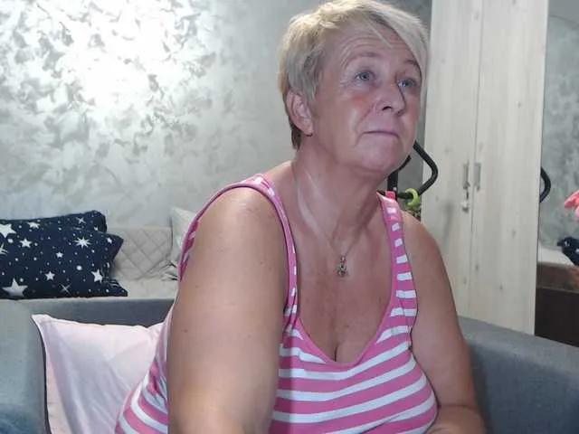 Live sex webcam photo for LovePinkLilli #291649837