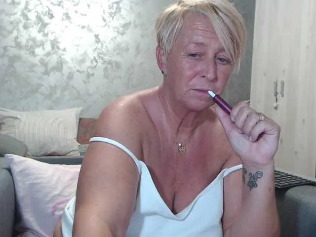 Live sex webcam photo for LovePinkLilli #291867456