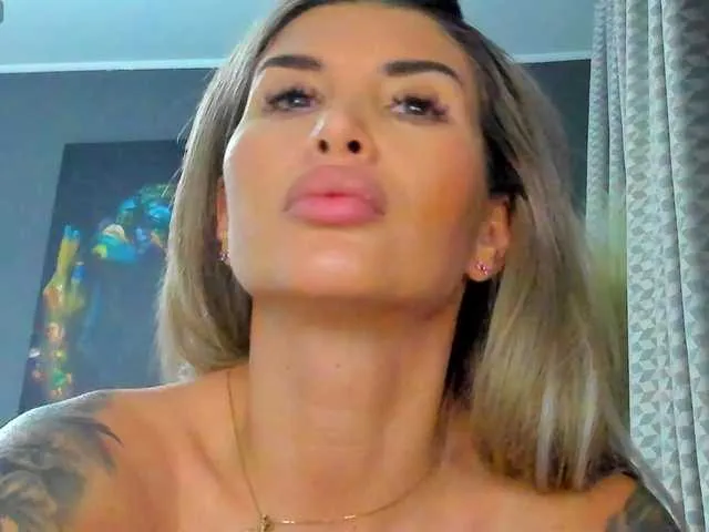 Live sex webcam photo for LovellyEmma #290739840