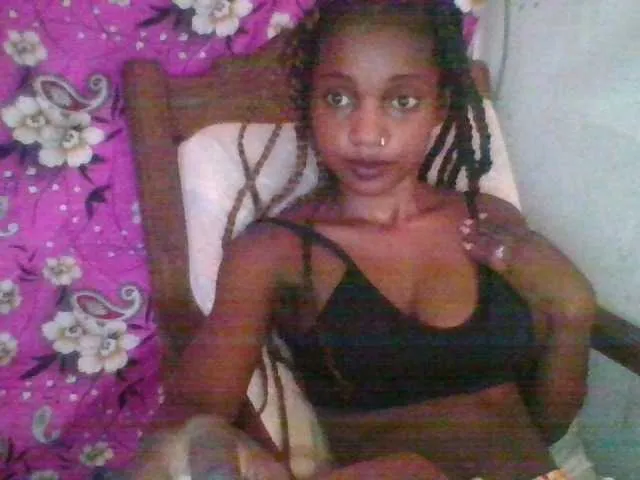 Live sex webcam photo for LovelyBlackGirl #292639778