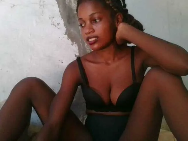 Live sex webcam photo for LovelyBlackGirl #292764692