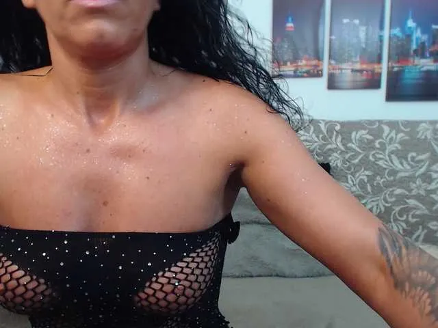 Live sex webcam photo for LovelyBrownie #290534419