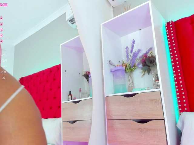 Live sex webcam photo for LovelyNicky #276852778