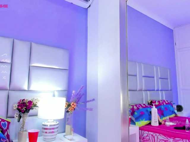 Live sex webcam photo for LovelyNicky #277194372