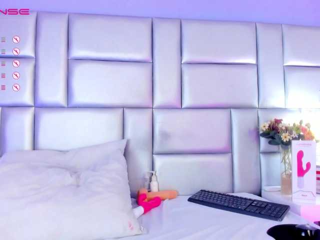 Live sex webcam photo for LovelyNicky #277731724