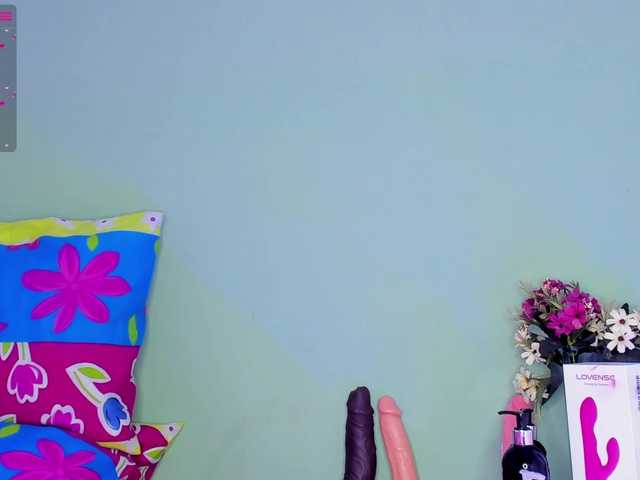 Live sex webcam photo for LovelyNicky #284347778