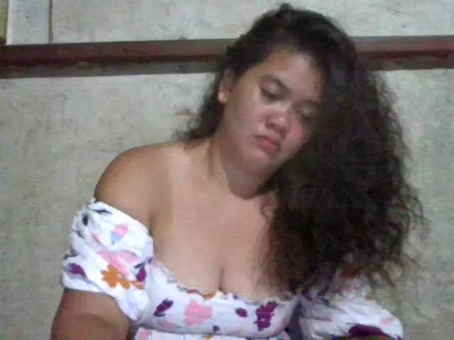 Live sex webcam photo for LovelyShaxxx3 #291664177
