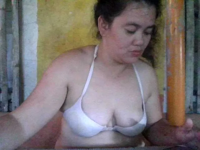 Live sex webcam photo for LovelyShaxxx3 #292827565