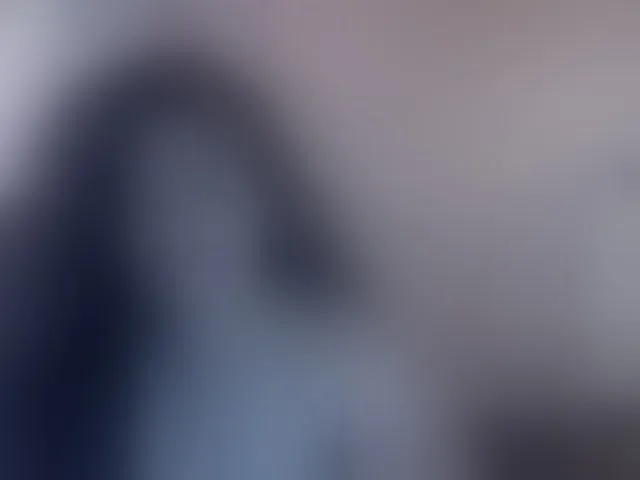 Live sex webcam photo for LovelyShaxxx3 #293424206