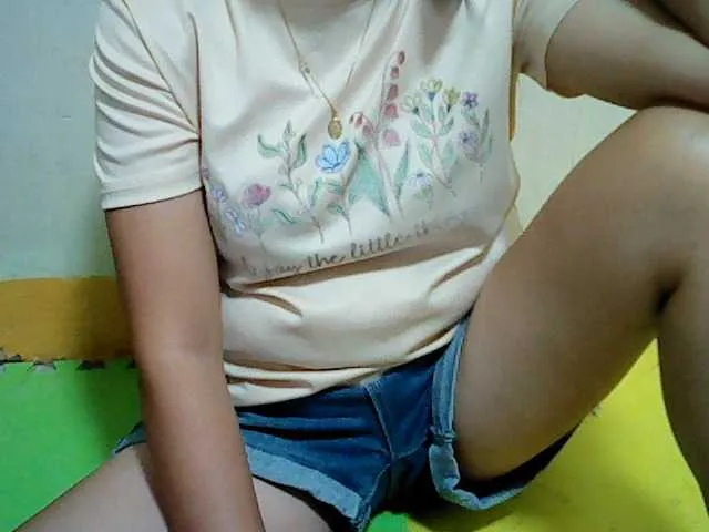Live sex webcam photo for LovelyYna #291646474