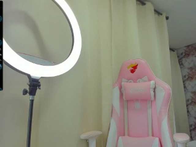 Live sex webcam photo for Lovelylatina1 #276561726