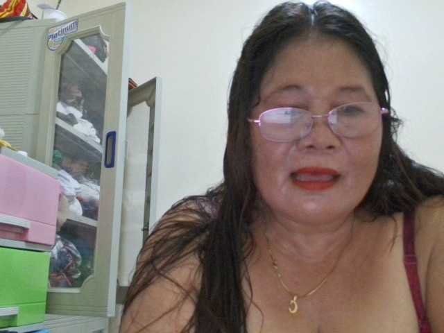 Live sex webcam photo for Lovelymom51 #276288969