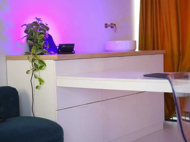 Live sex webcam photo for LovingBlondie #278279001
